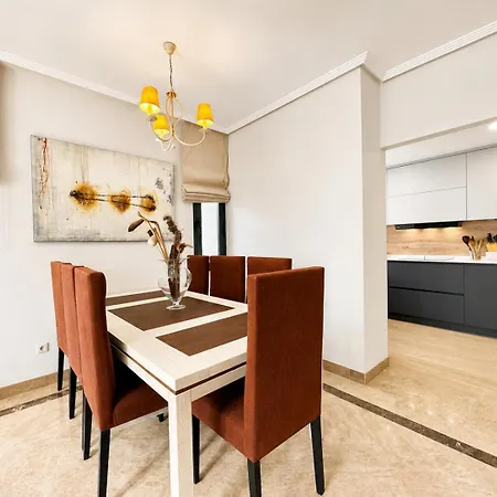 Rs 12 Ii Luxury Center Of - Eaw Homes Apartmán